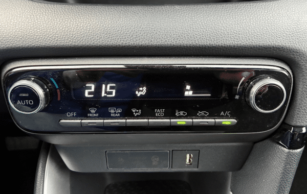 toyota-yaris-116h-design-5p-my22 - 1032364713