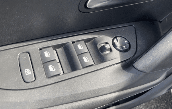 peugeot-2008-1-5-bluehdi-130ch-s-s-allure-eat8 - 1033064713