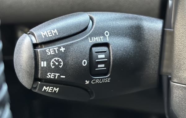 peugeot-2008-1-2-puretech-130ch-s-s-allure-eat8 - 710414713