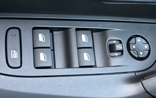 peugeot-2008-1-2-puretech-130ch-s-s-allure-eat8 - 710414713
