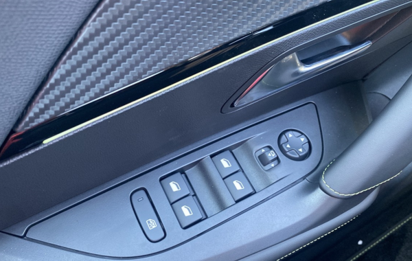 peugeot-2008-1-2-puretech-130ch-s-s-gt-eat8 - 751844713