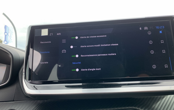 peugeot-2008-1-2-puretech-130ch-s-s-allure-eat8 - 774574713