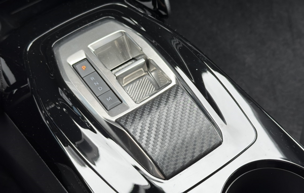 peugeot-2008-1-2-puretech-130ch-s-s-allure-eat8 - 776724713