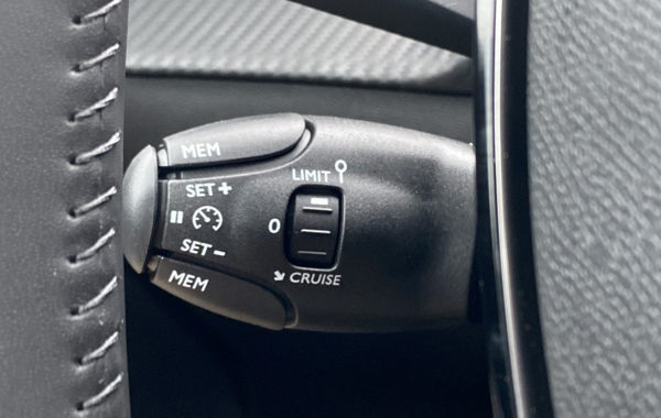 peugeot-208-1-2-puretech-100ch-s-s-allure - 796614713