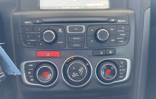 citroen-ds4-1-6-e-hdi115-airdream-urban-show - 851174713
