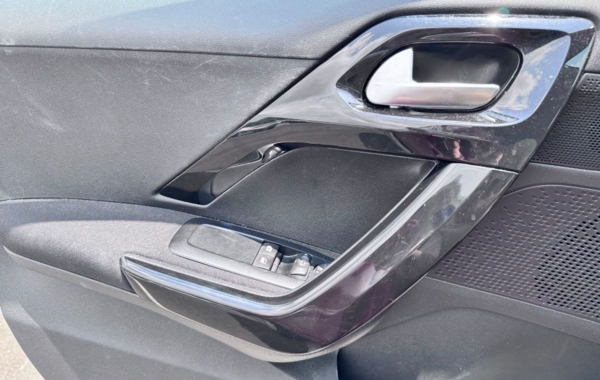 peugeot-208-1-2-puretech-82ch-style-5p - 876504713