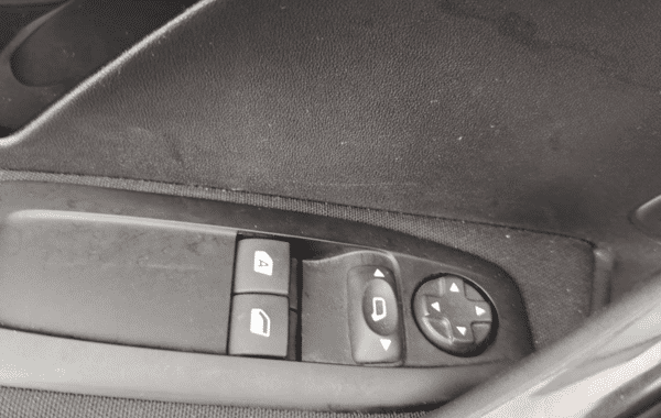 peugeot-208-affaire-1-2-puretech-82ch-s-s-premium-pack-euro6c - 878084713