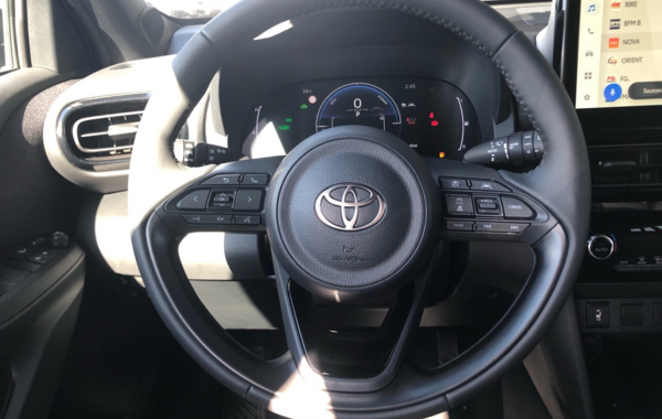 toyota-yaris-cross-130h-design-my25 - 883674713