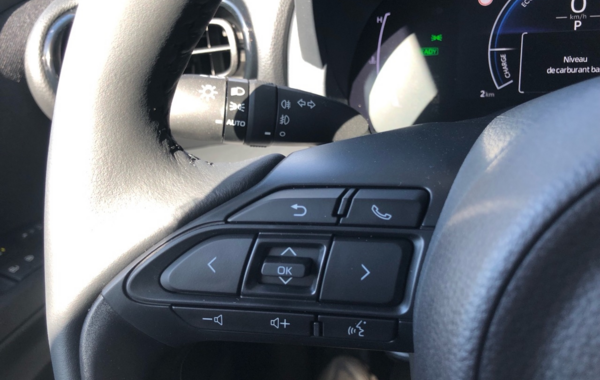 toyota-yaris-cross-130h-design-my25 - 883674713