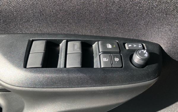 toyota-yaris-cross-130h-design-my25 - 883674713