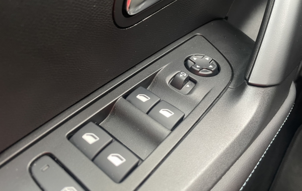 peugeot-2008-1-2-puretech-130ch-s-s-allure-pack-eat8 - 886364713