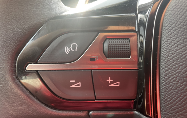 peugeot-2008-1-2-puretech-130ch-s-s-allure-pack-eat8 - 886364713