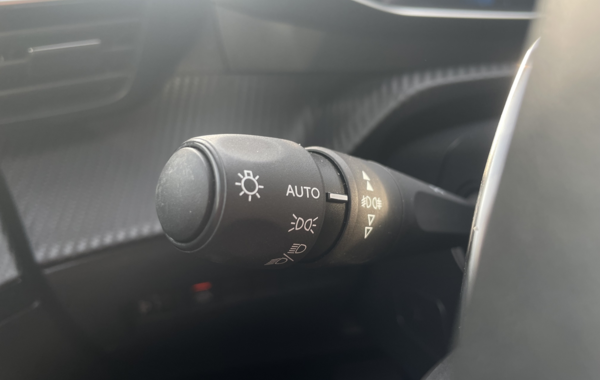 peugeot-2008-1-2-puretech-130ch-s-s-allure-pack-eat8 - 886364713