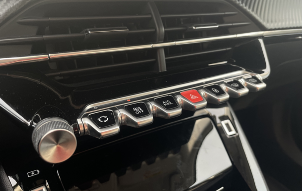 peugeot-2008-1-2-puretech-130ch-s-s-allure-pack-eat8 - 886364713