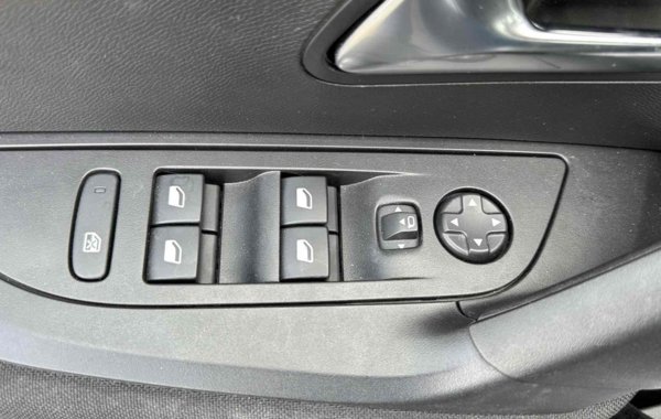peugeot-2008-1-2-puretech-100ch-s-s-active-pack - 888524713