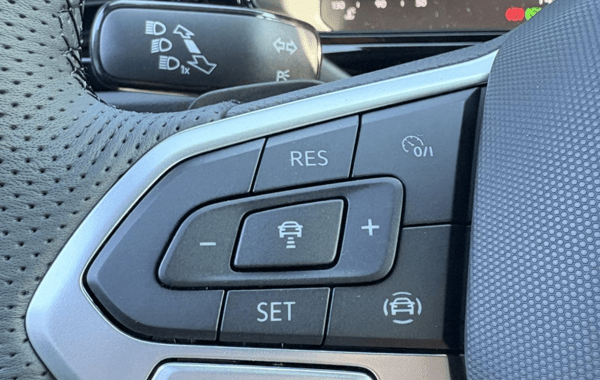 volkswagen-t-roc-2-0-tdi-150ch-r-line-dsg7 - 895804713