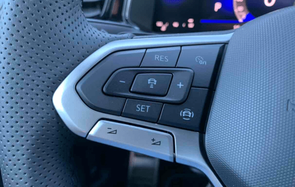 volkswagen-t-roc-2-0-tdi-150ch-r-line-dsg7 - 899094713