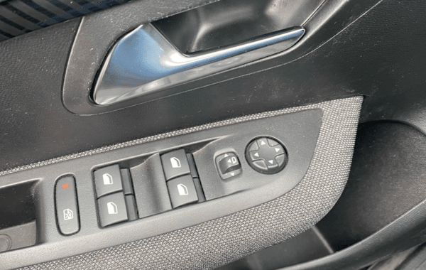 peugeot-208-1-2-puretech-100ch-s-s-style - 923754713