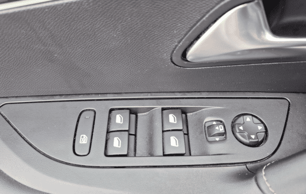 peugeot-2008-1-5-bluehdi-130ch-s-s-gt-eat8-125g - 940574713