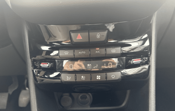 peugeot-208-affaire-1-2-puretech-82ch-s-s-premium-pack-euro6c - 945344713
