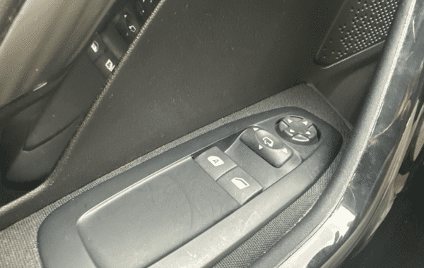 peugeot-208-affaire-1-2-puretech-82ch-s-s-premium-pack-euro6c - 945344713