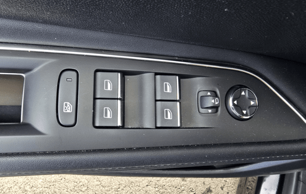 peugeot-3008-1-2-puretech-130ch-s-s-gt-eat8 - 948384713