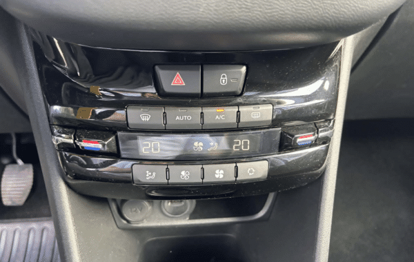 peugeot-208-affaire-1-2-puretech-82ch-s-s-premium-euro6c - 953844713