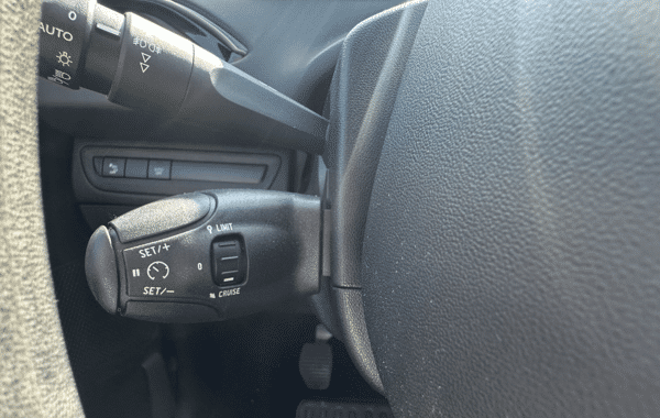 peugeot-208-1-2-puretech-82ch-s-s-premium-euro6c - 953844713
