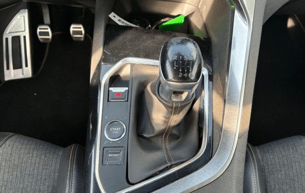peugeot-3008-1-2-puretech-130ch-gt-line-s-s - 954794713