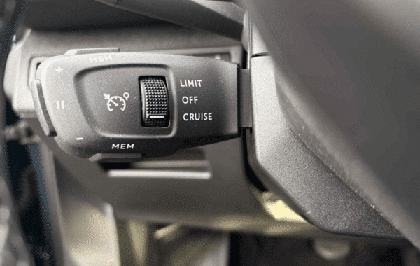 peugeot-3008-1-5-bluehdi-130ch-s-s-allure-eat8 - 955774713
