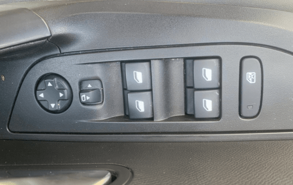 peugeot-2008-1-2-puretech-130ch-s-s-allure-eat8 - 969954713