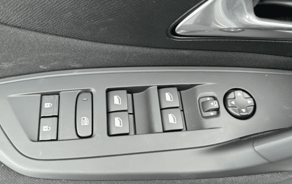 peugeot-308-1-5-bluehdi-130ch-s-s-style-eat8 - 973124713
