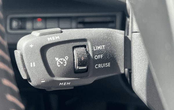 peugeot-3008-1-2-puretech-130ch-s-s-active-pack - 976454713