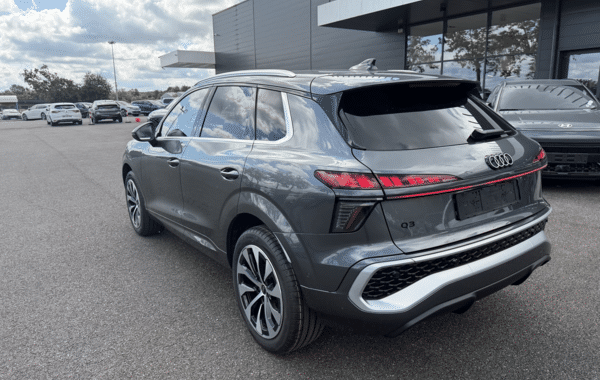 audi-q3-1-5-tfsi-150ch-hybride-s-line-s-tronic-7 - 979774713