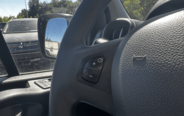 renault-trafic-iii-combi-l1-2-0-dci-120ch-s-s-zen-9-places - 983654713