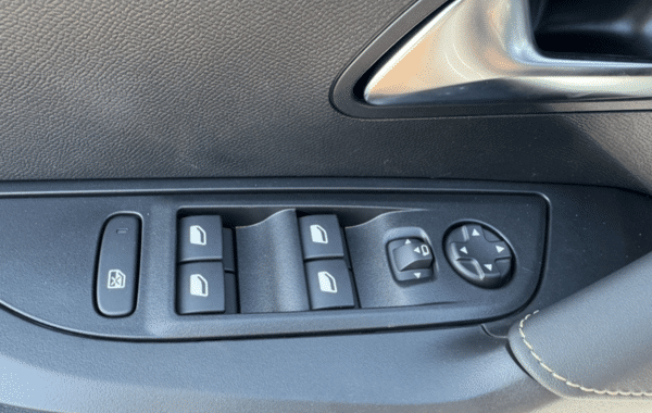 peugeot-2008-1-2-hybrid-145ch-gt-e-dcs6 - 984174713