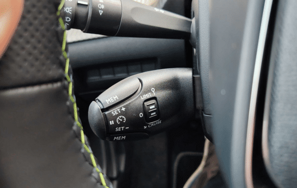 peugeot-2008-1-2-hybrid-145ch-gt-e-dcs6 - 985424713
