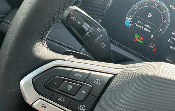 volkswagen-tiguan-1-5-etsi-131ch-life-dsg7 - 985904713