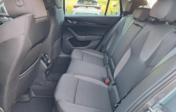 skoda-octavia-combi-2-0-tdi-scr-150ch-selection-dsg7 - 989084713