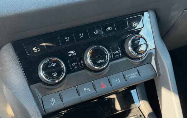 skoda-karoq-2-0-tdi-150ch-scr-sportline-4x2-dsg7 - 994764713