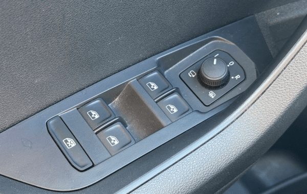 skoda-karoq-2-0-tdi-150ch-scr-sportline-4x2-dsg7 - 994764713