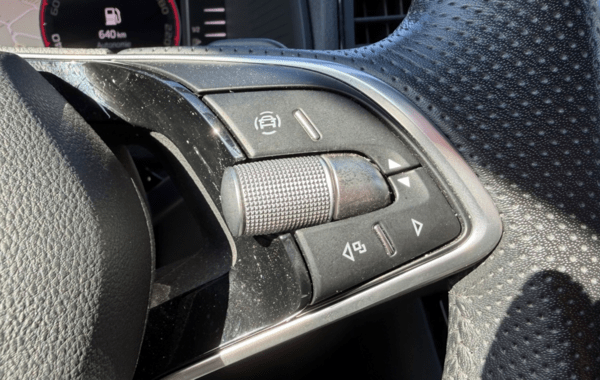 skoda-karoq-2-0-tdi-150ch-scr-sportline-4x2-dsg7 - 994784713