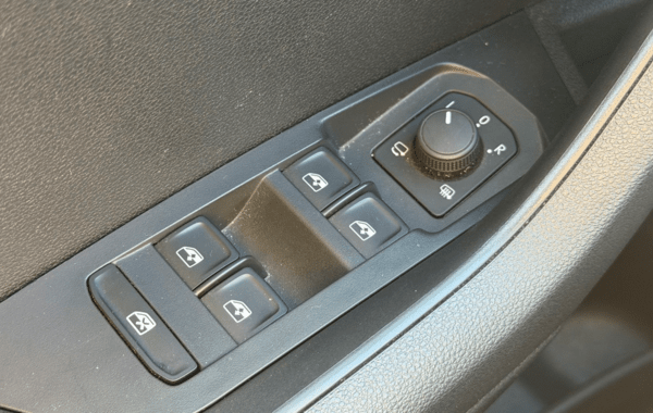 skoda-karoq-2-0-tdi-150ch-scr-sportline-4x2-dsg7 - 994784713