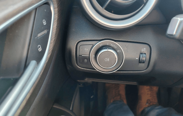 alfa-romeo-giulia-2-2-jtd-180ch-super-at8 - 995174713