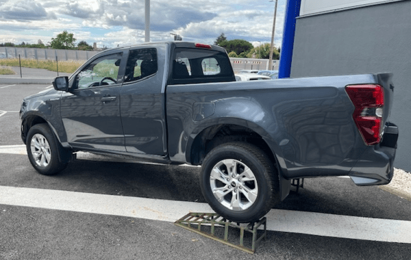isuzu-d-max-2-2-ddi-164ch-evolution-space-m-t - 995234713