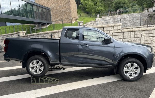 isuzu-d-max-2-2-ddi-164ch-evolution-space-m-t - 995234713