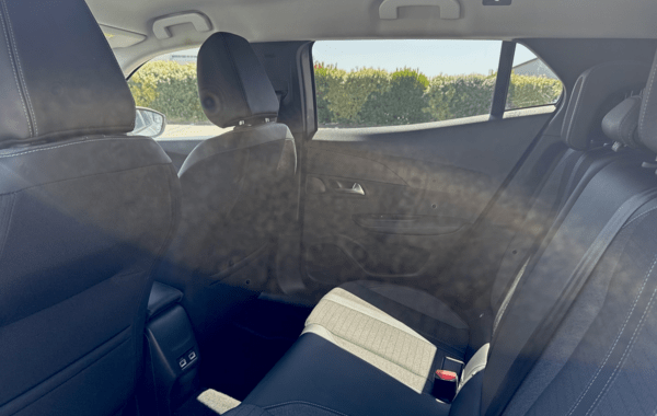 peugeot-2008-1-2-puretech-130ch-s-s-allure-eat8 - 995864713