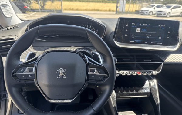 peugeot-2008-1-2-puretech-130ch-s-s-allure-eat8 - 995864713