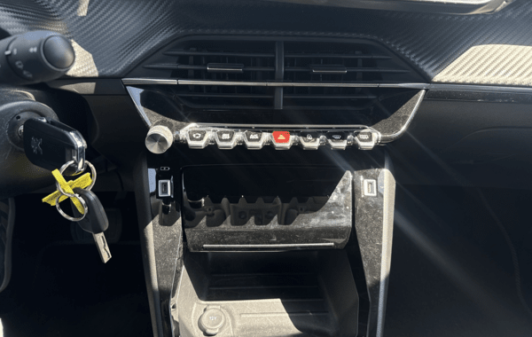 peugeot-2008-1-2-puretech-130ch-s-s-allure-eat8 - 995864713
