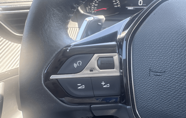 peugeot-2008-1-2-puretech-130ch-s-s-allure-eat8 - 995864713